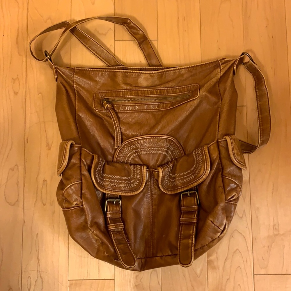 Brown shoulder bag with lots of pockets